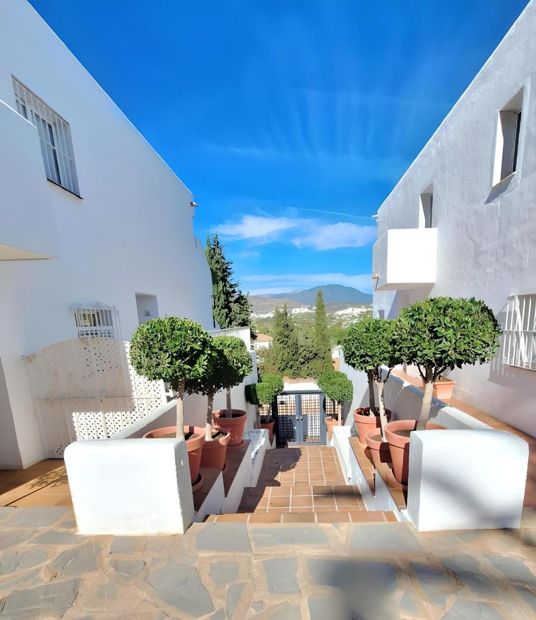 Gorgeous 2Br Apt. W/ Mountain View Puerto Banus Marbella Esterno foto