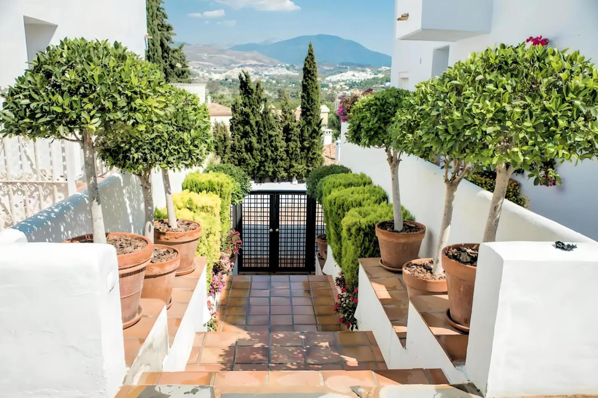 Gorgeous 2Br Apt. W/ Mountain View Puerto Banus Marbella Esterno foto