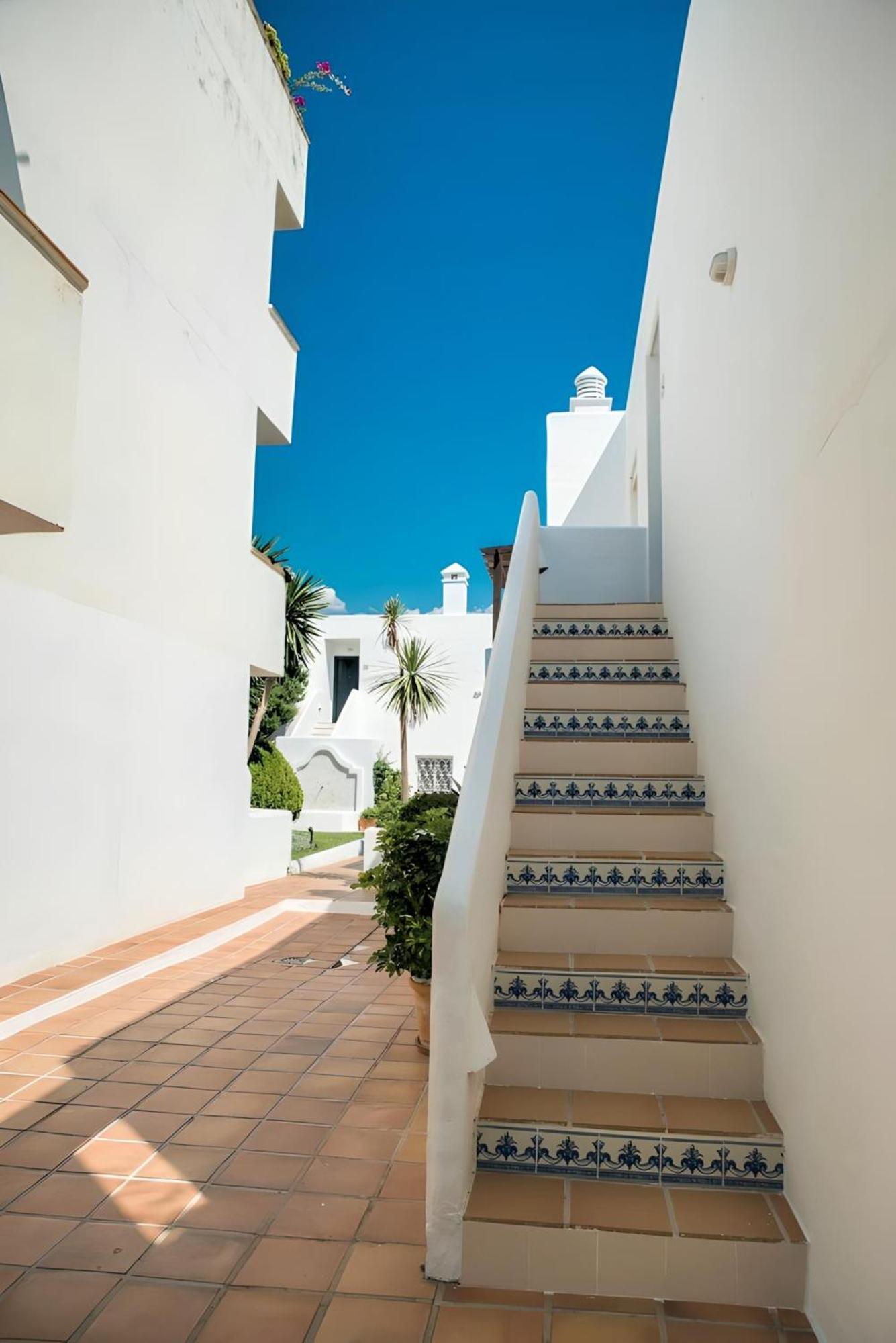 Gorgeous 2Br Apt. W/ Mountain View Puerto Banus Marbella Esterno foto