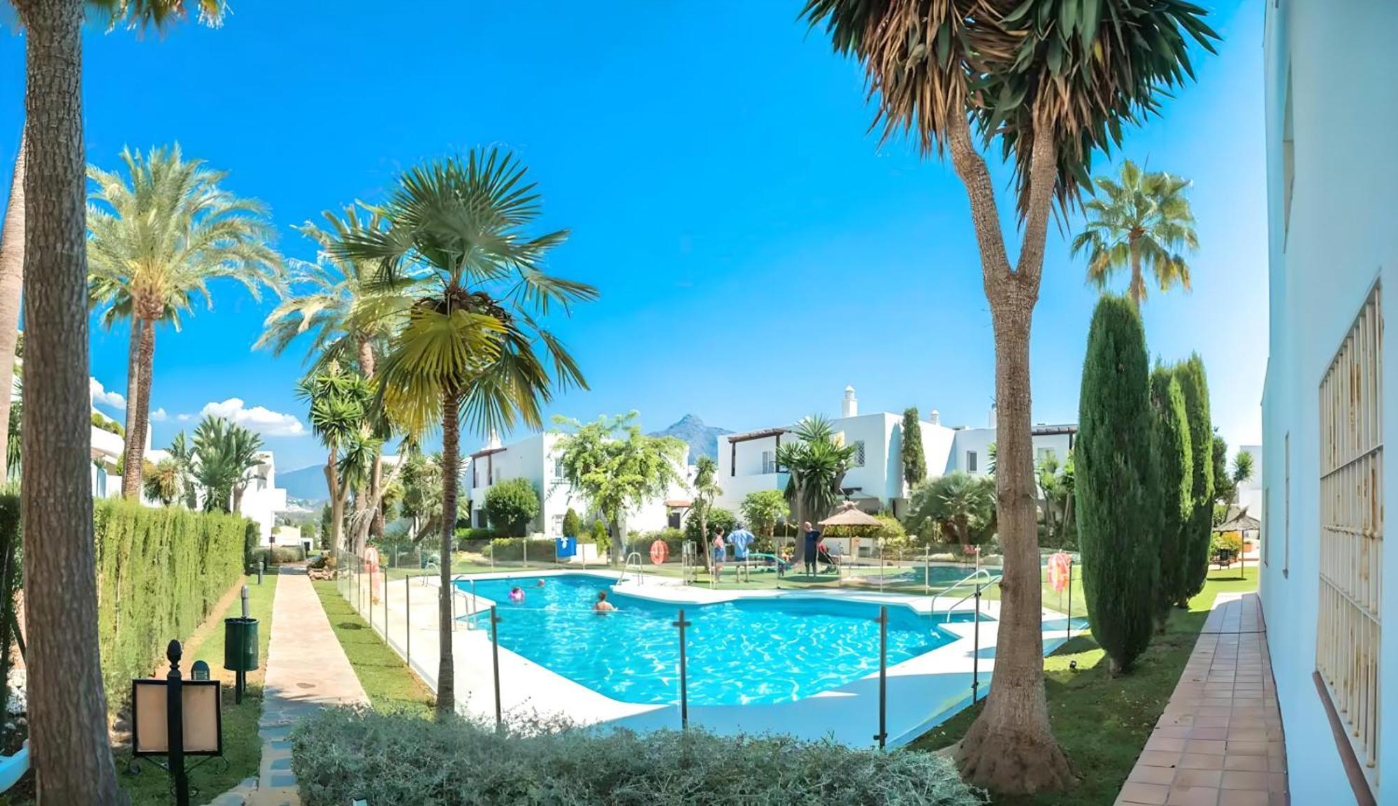 Gorgeous 2Br Apt. W/ Mountain View Puerto Banus Marbella Esterno foto