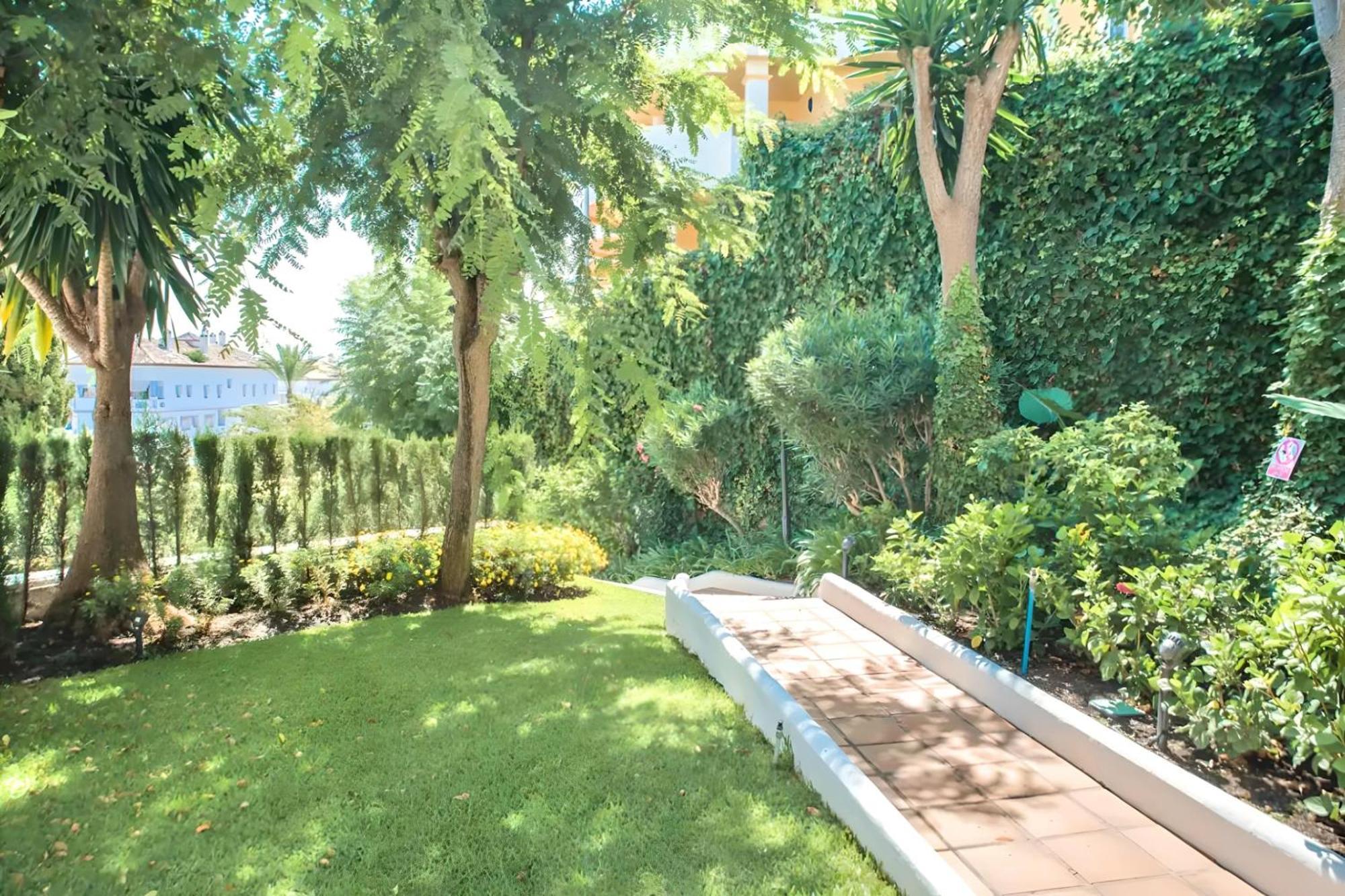 Gorgeous 2Br Apt. W/ Mountain View Puerto Banus Marbella Esterno foto