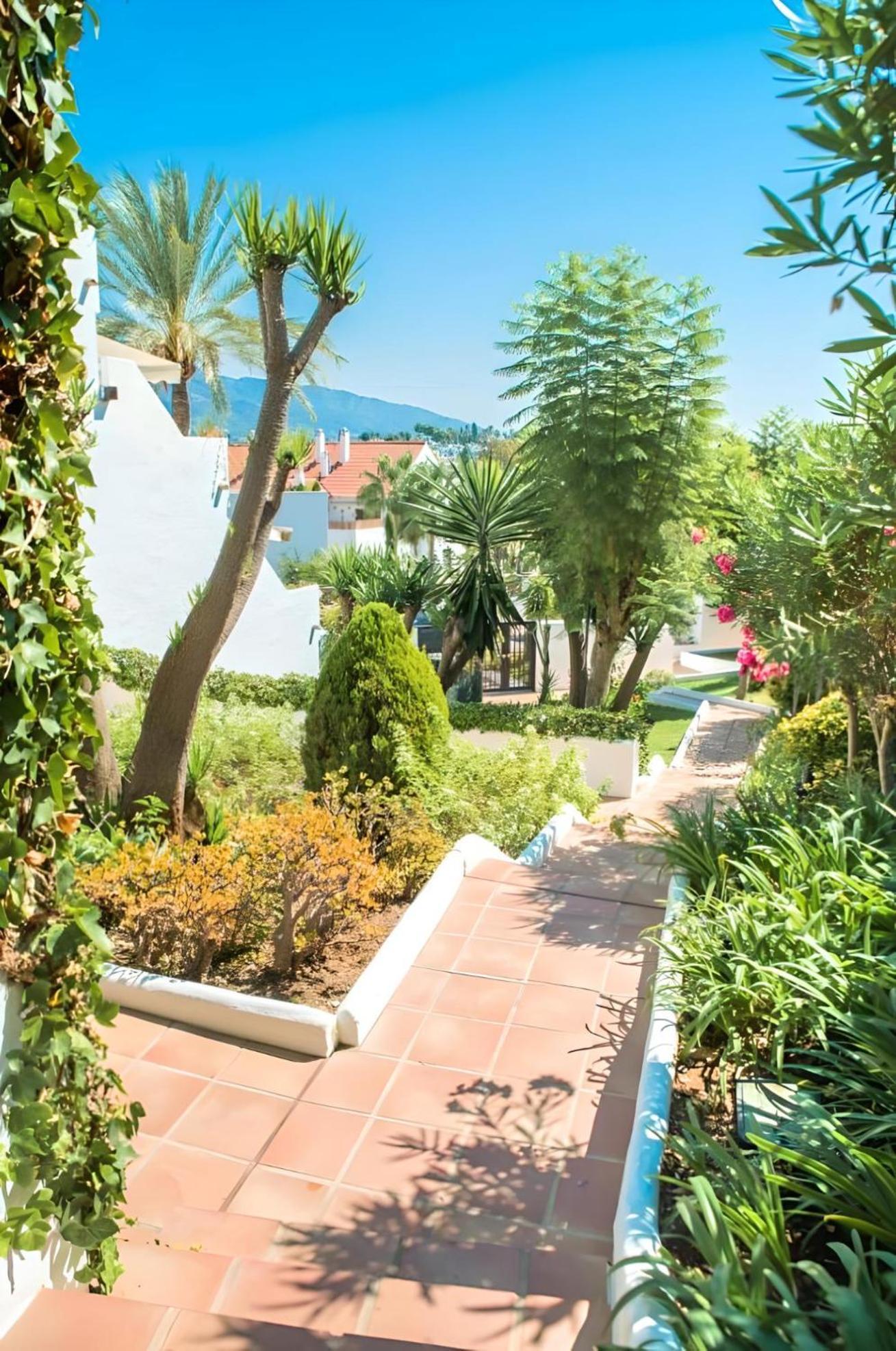 Gorgeous 2Br Apt. W/ Mountain View Puerto Banus Marbella Esterno foto